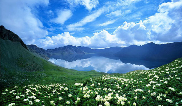 东北的第一高山,这里物产丰富,景色秀丽,是一个震撼心灵的旅游胜地