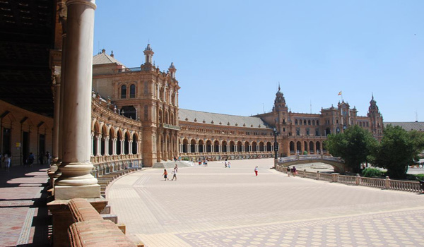 太阳门广场地处于哪里_太阳门广场旅游介绍