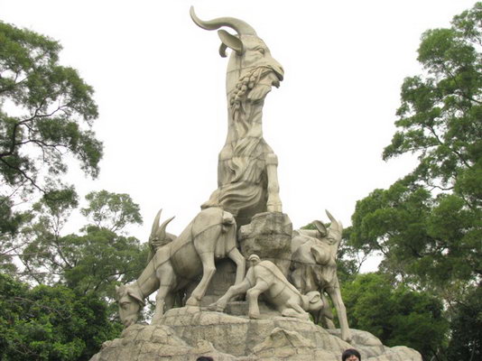 2009年2月28日,我和侄女俩人去越秀公园玩,虽说常住广州,但距离我上次来,好像有将近6年的时间了,如果我没记错的话,应该是在2003年的暑假,当时我应该是在上大一吧.时间的飞逝,真的一点不留人,转眼间,再回首,别是一番滋味啊!感叹年轮的增长!感叹物是人非!感叹迷茫的岁月长河!